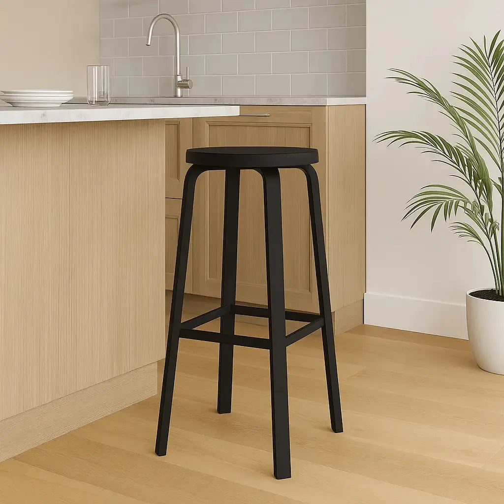 Chaise-de-bar-noir-en-bois