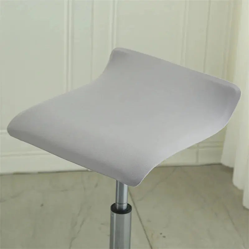 Housse d'assise pour tabouret de bar gris clair 1